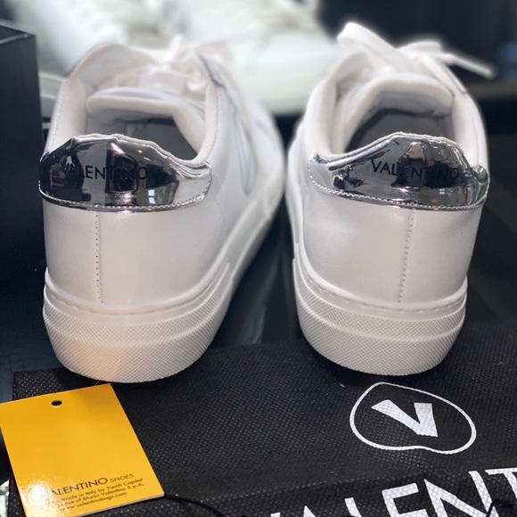 NEW! RARE Valentino Leather Low Top White Sneaker - Picture 3 of 8